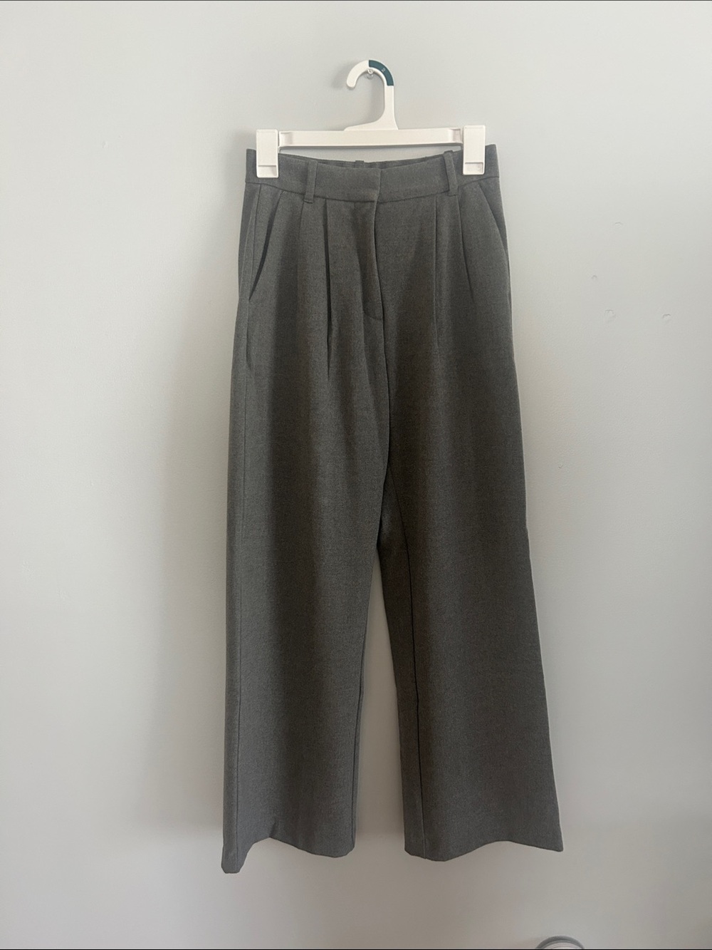 Abercrombie & Fitch Straight-Leg Trousers in Charcoal